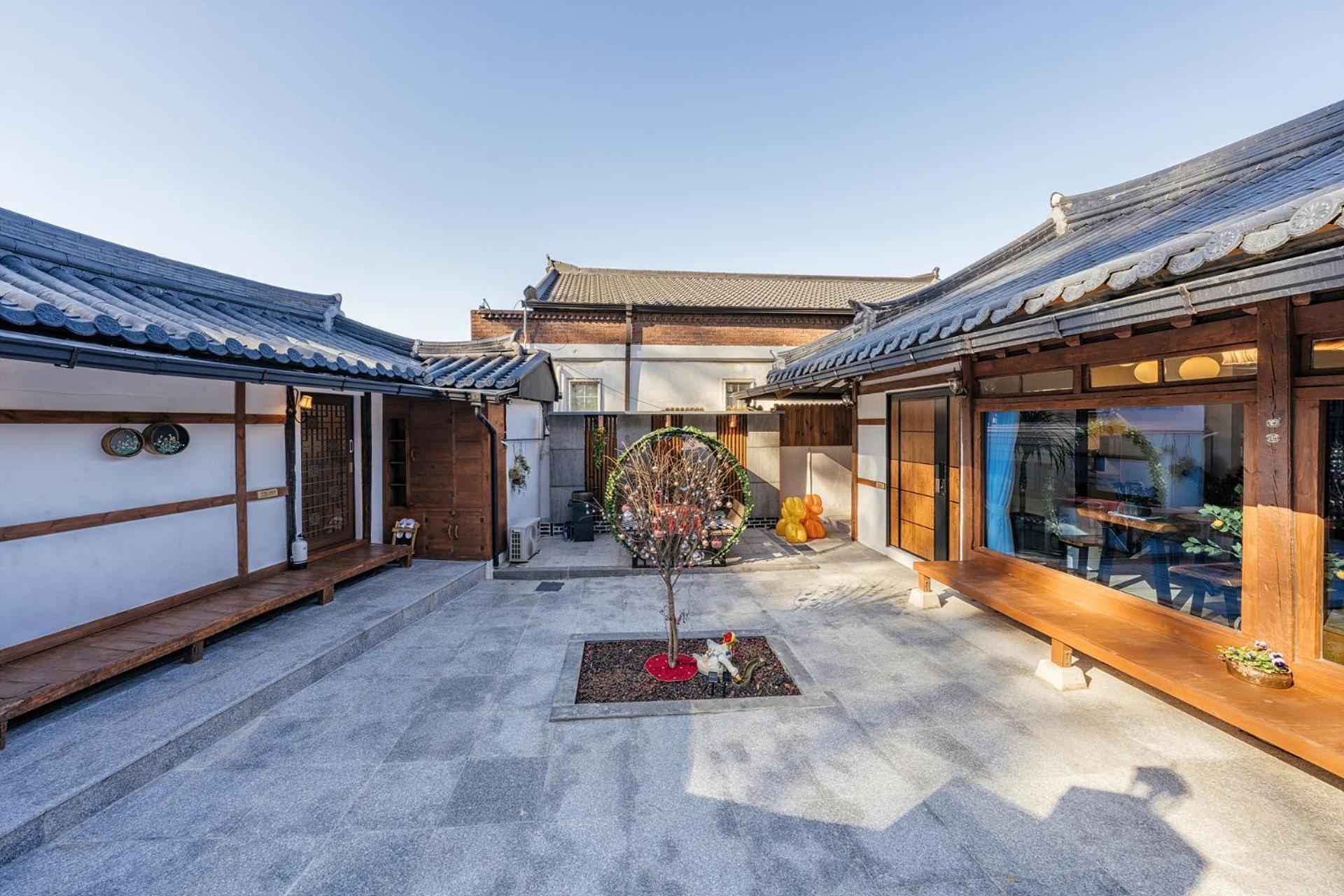 And Spring Otel Jeonju Dış mekan fotoğraf